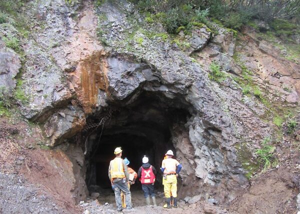 440 Portal With Technical Crew.689x0 Is